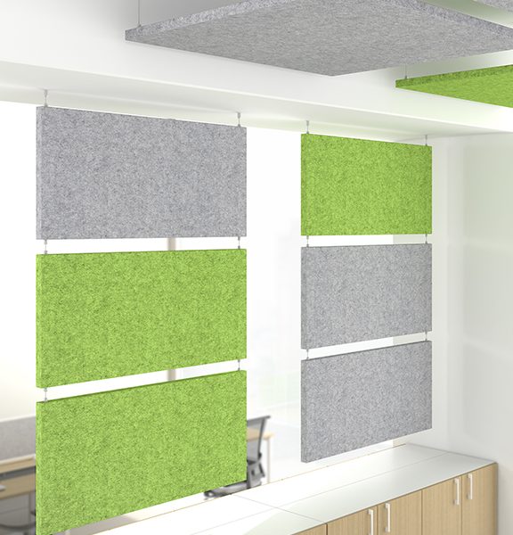 Grüne und graue Paneele an Decke und Wand