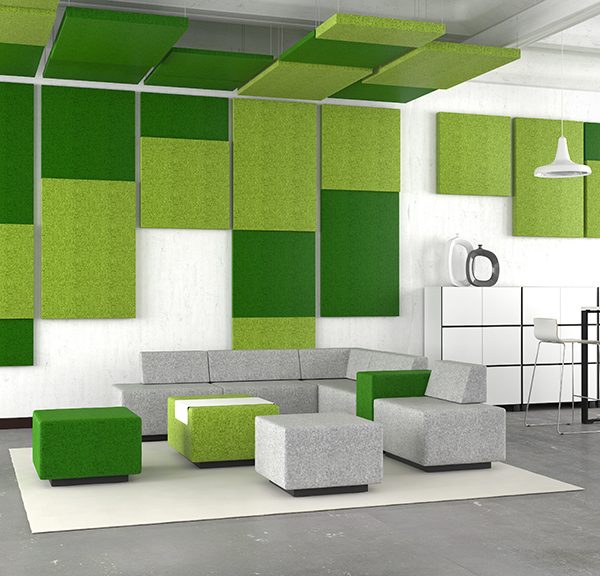 Hellgrüne und dunkelgrüne Paneele an Decke und Wand