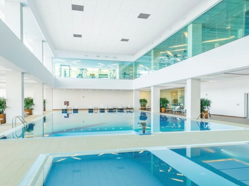 Schwimmhalle mit Paneelen Hygiene Performance Ds