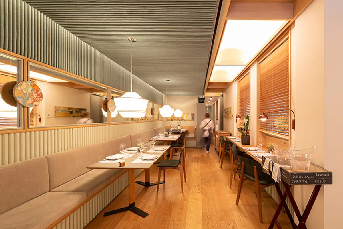 Slalom Wall Covering Tunnel