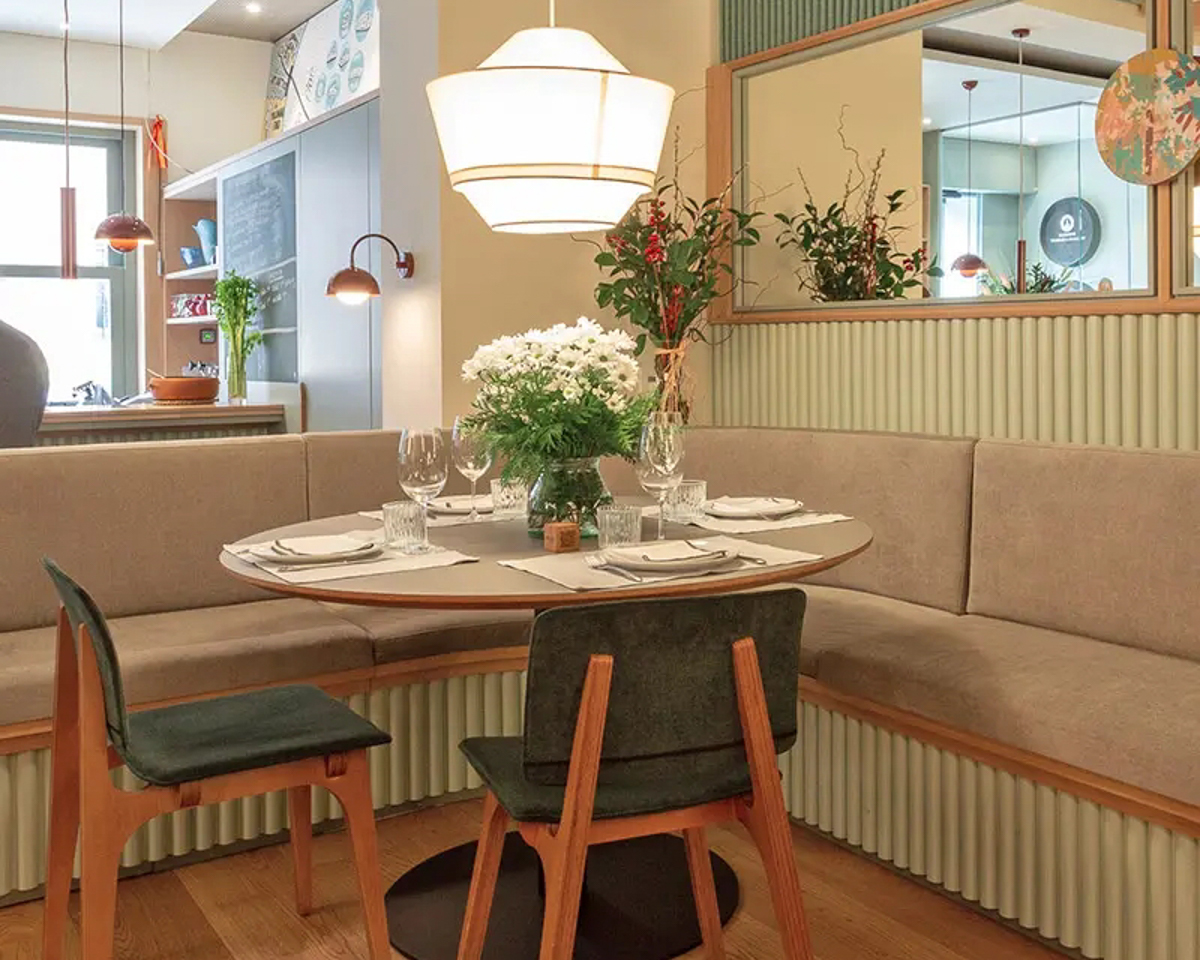 Slalom Wall Covering Tunnel