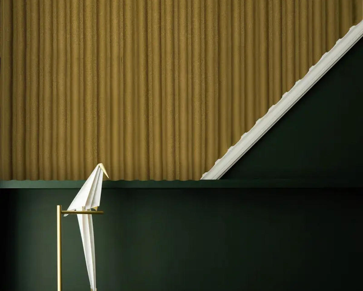 Slalom Wall Covering Tunnel