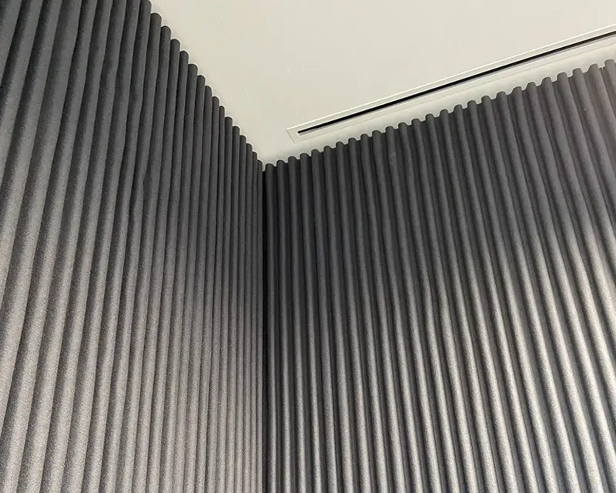 Slalom Wall Covering Tunnel